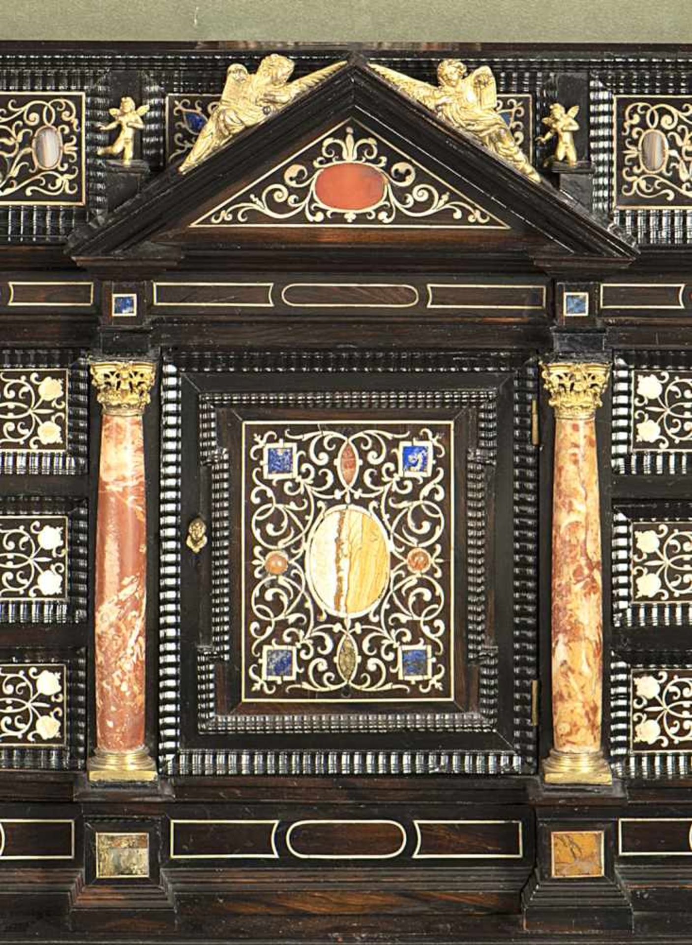 A splendid Baroque gilt-metal mounted rosewood, ebony and ivory marquetried, carneol, lapis lazuli - Bild 6 aus 7