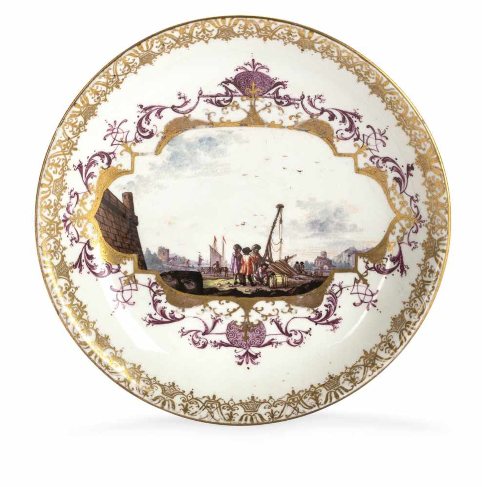 A MEISSEN "KAUFFAHRTEI" PATTERN PORCELAIN DISH, c. 1730/35. Merchant navy scenes and fine gold