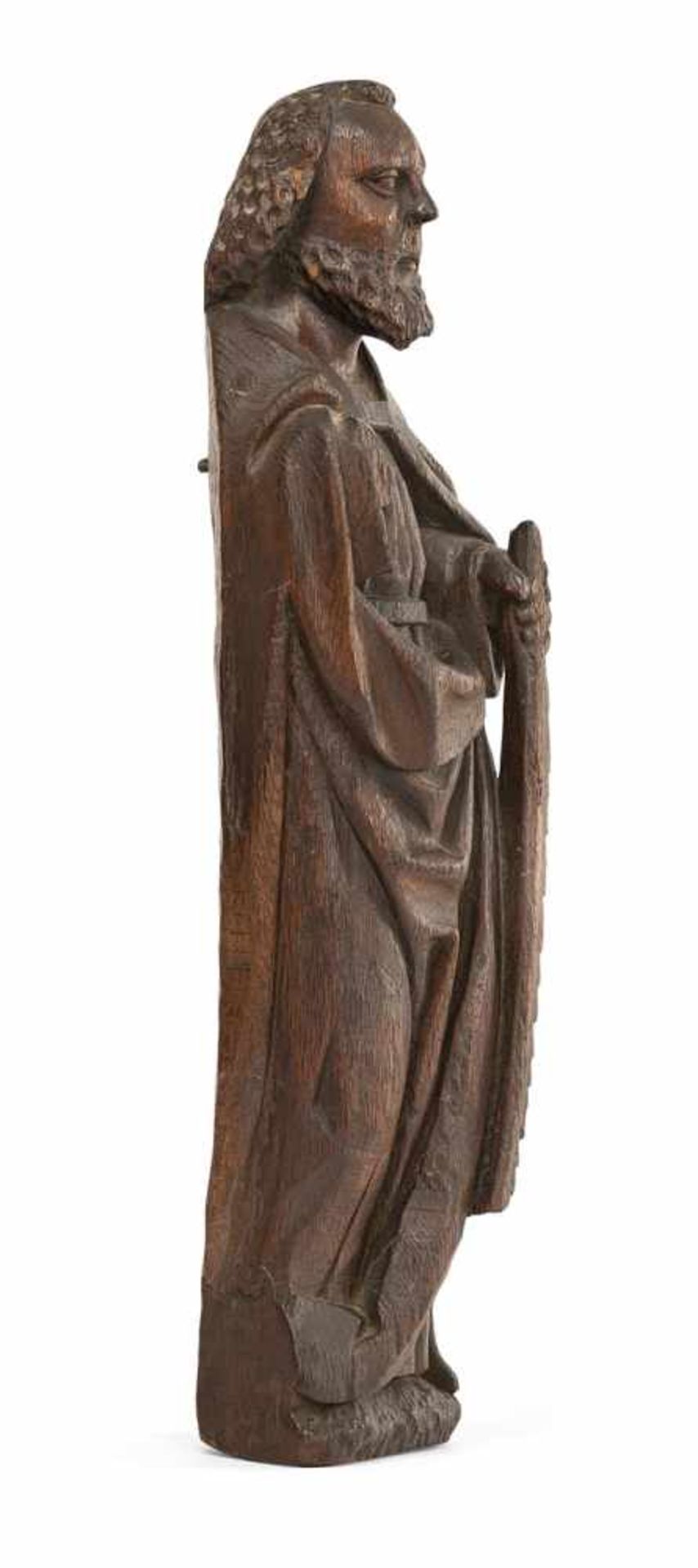ST. SIMON ZELOTES. Northern German, late 15th century. Oakwood, carved with slightly rounded back, - Bild 2 aus 2