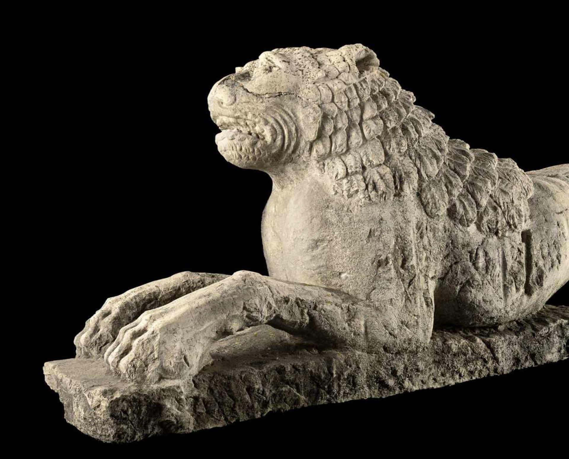 A LARGE ROMANESQUE RECUMBENT LION, Northern Italy, probably 12th/13th century. Limestone, carved - Bild 2 aus 6