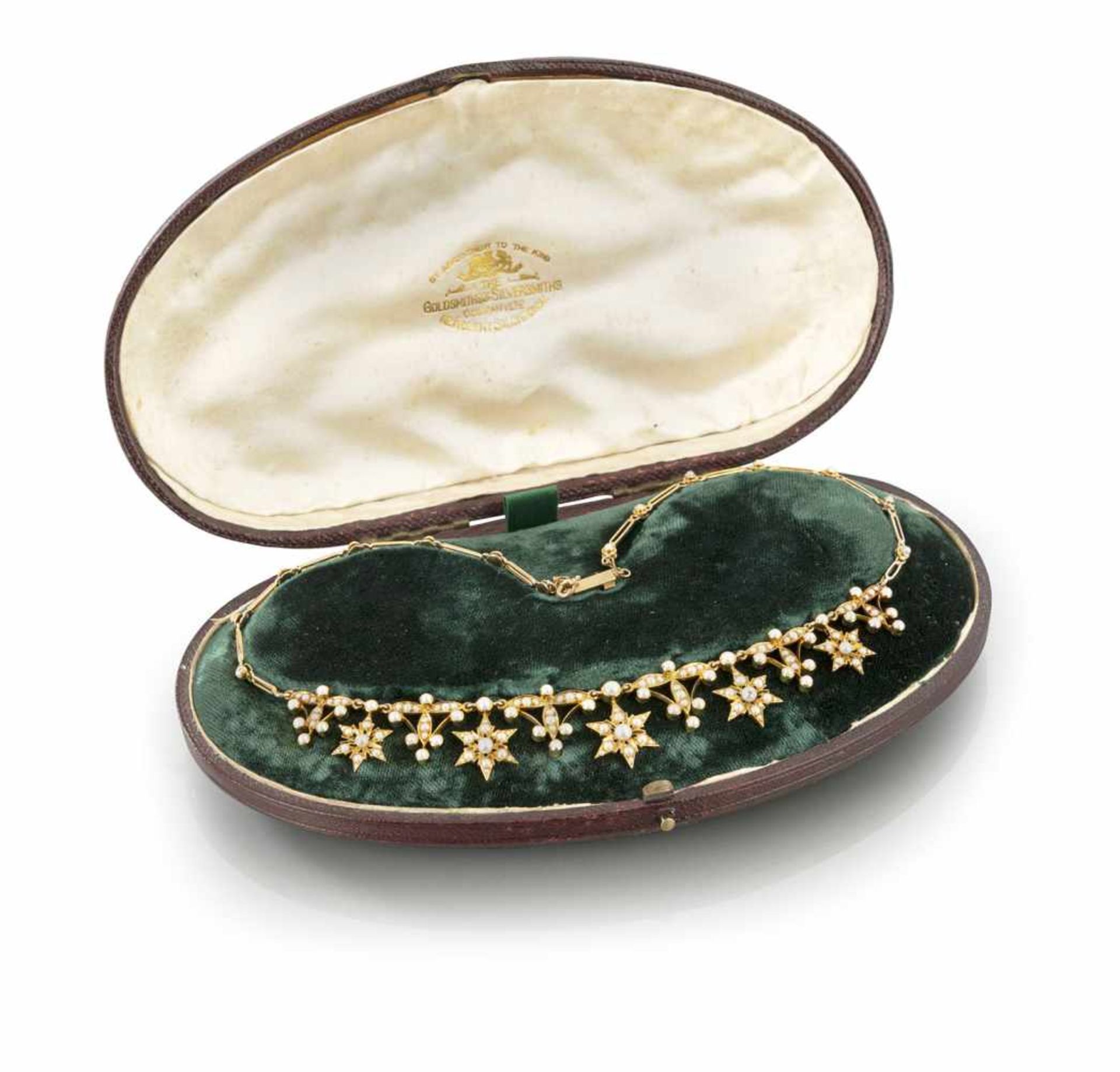 AN EDWARDIAN GOLD AND PEARL NECKLACE AND TIARA WITH THE ORIGINAL CASE, The Goldsmiths and