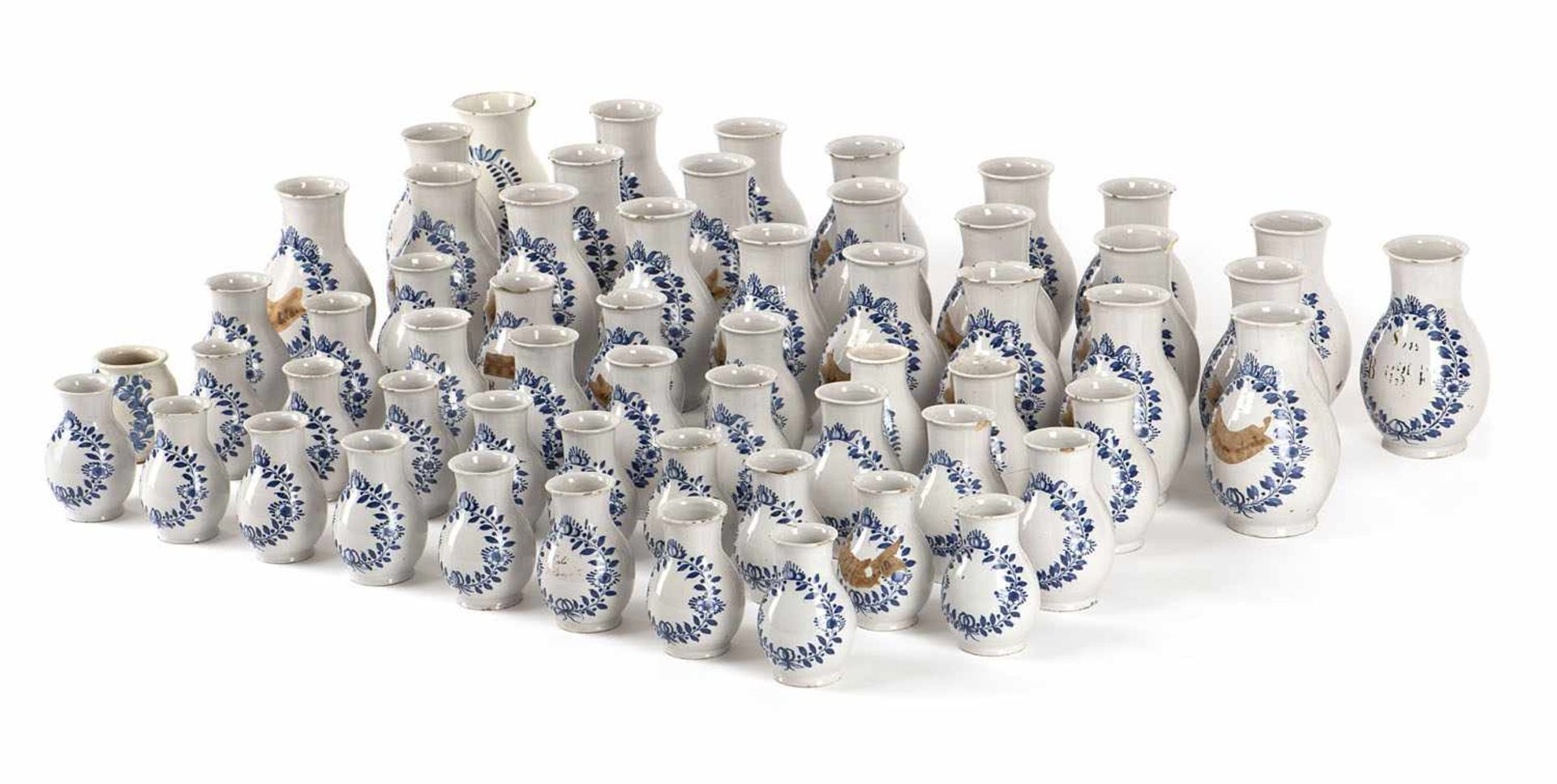 A COLLECTION OF 55 BLUE AND WHITE FAYENCE PHARMACY JARS, Nuremberg, middle of 18th century. Blue - Bild 4 aus 4