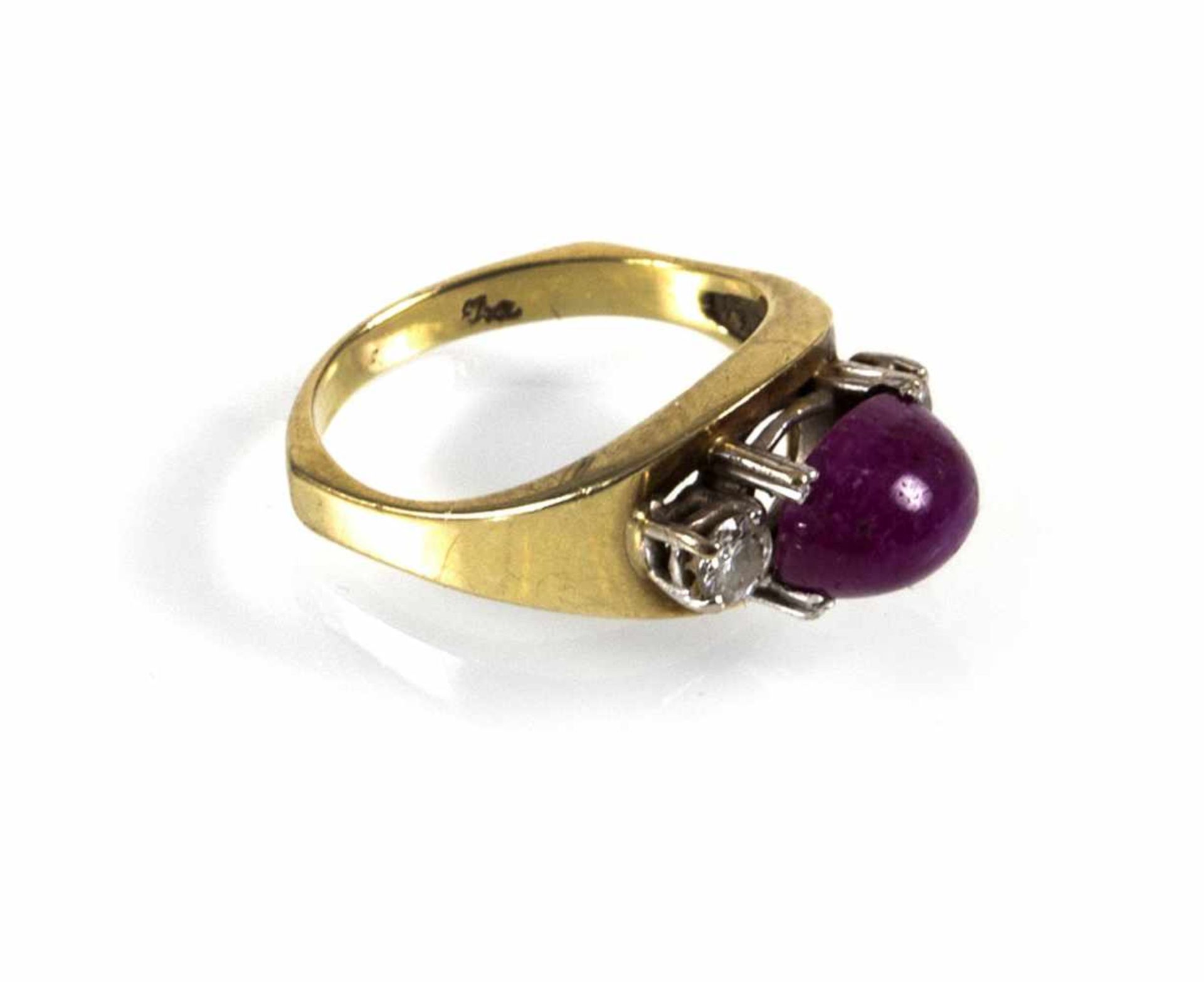 RING, RUBIN-CABOCHON C.3,7 CT.