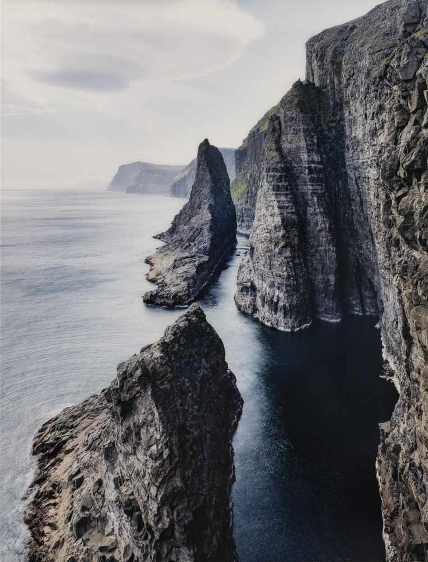 Andrew, JonathanCompstall, geboren 1970100 x 75 cm,R."Sea stacks , Faroe Islands", 201