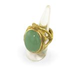 Grosser Ring mit Jade-Cabochon