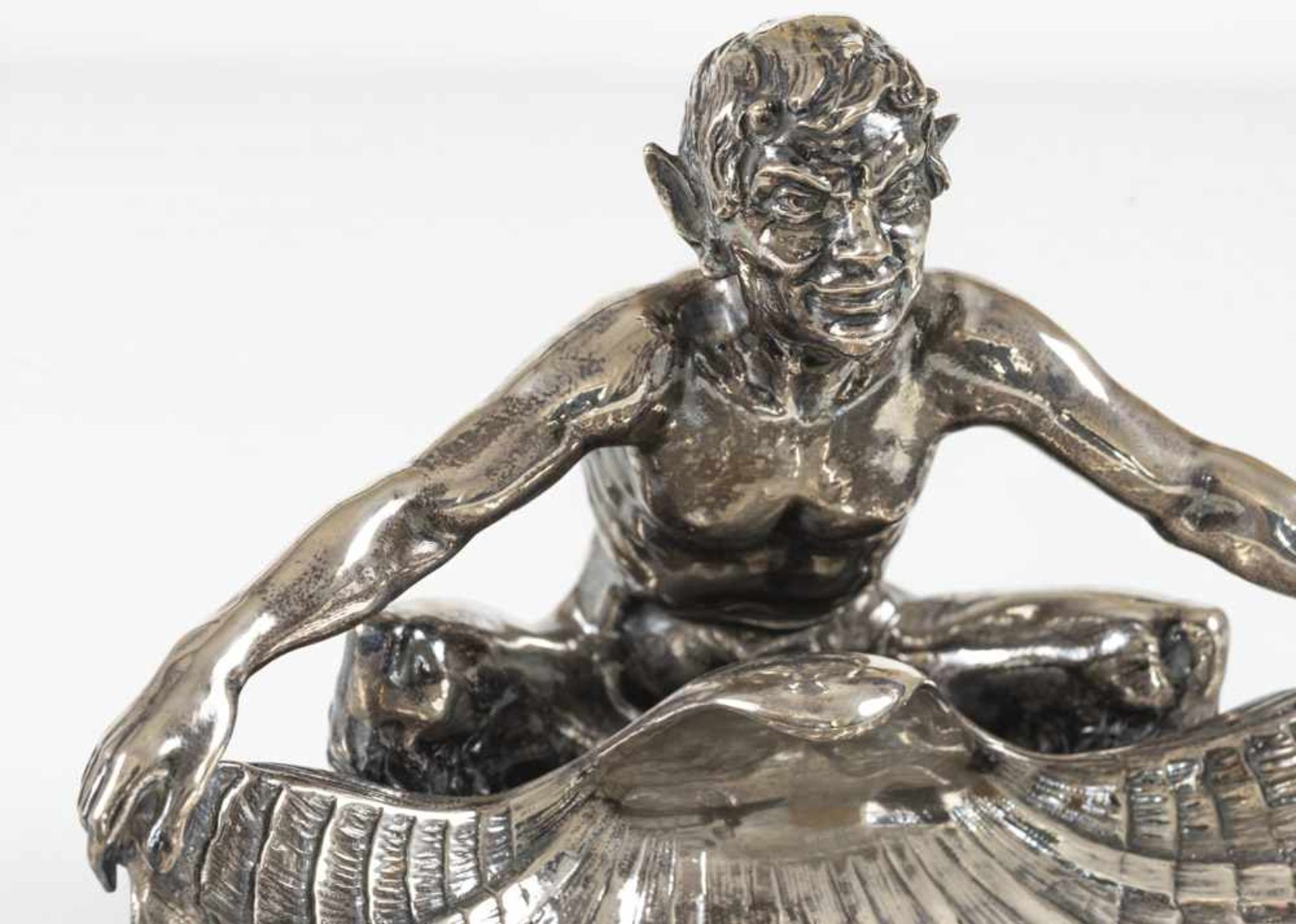 FAUN MIT MUSCHELSCHALE, SILBER - Image 5 of 5