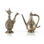 Zwei Kannen aus Silber im Buchara- bzw. Moghul-Stil