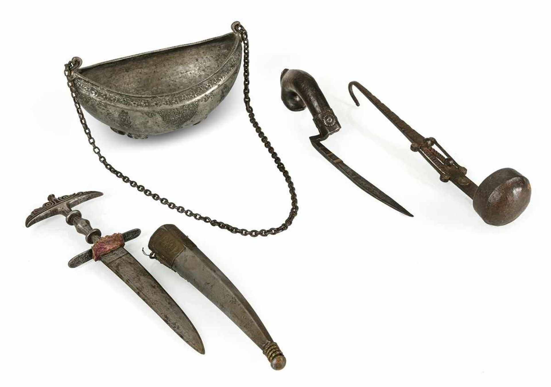 Gruppe von Messern, Kovsh und Kelle aus Eisen