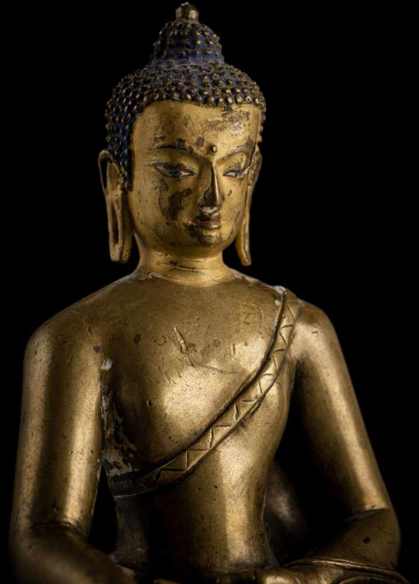 Bronze des Buddha Shakyamuni auf einem Lotos - Bild 2 aus 5