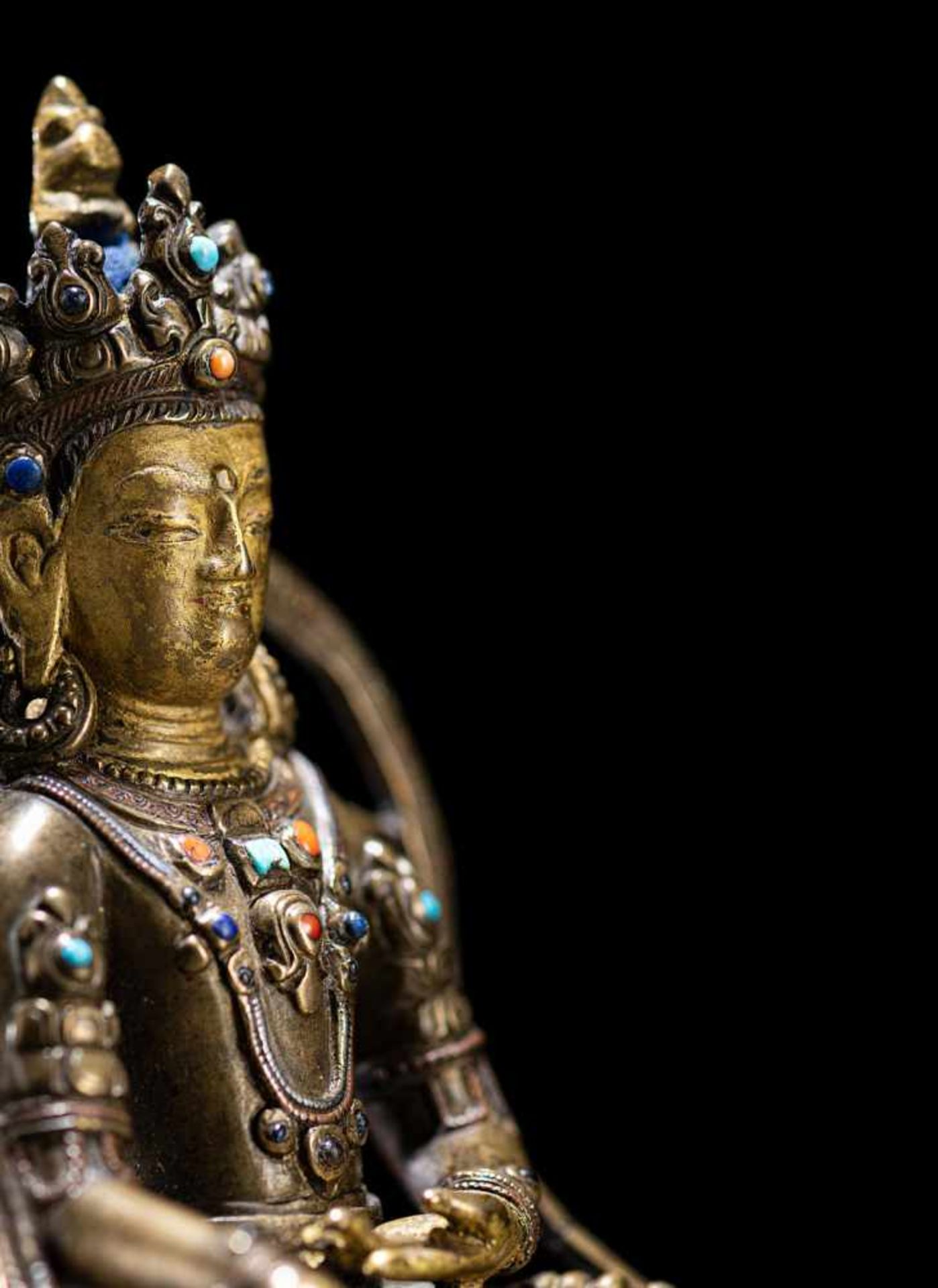 Feine feuervergoldete Bronze des Buddha Akshobya mit Kupfer- und Silbereinlagen - Bild 3 aus 3