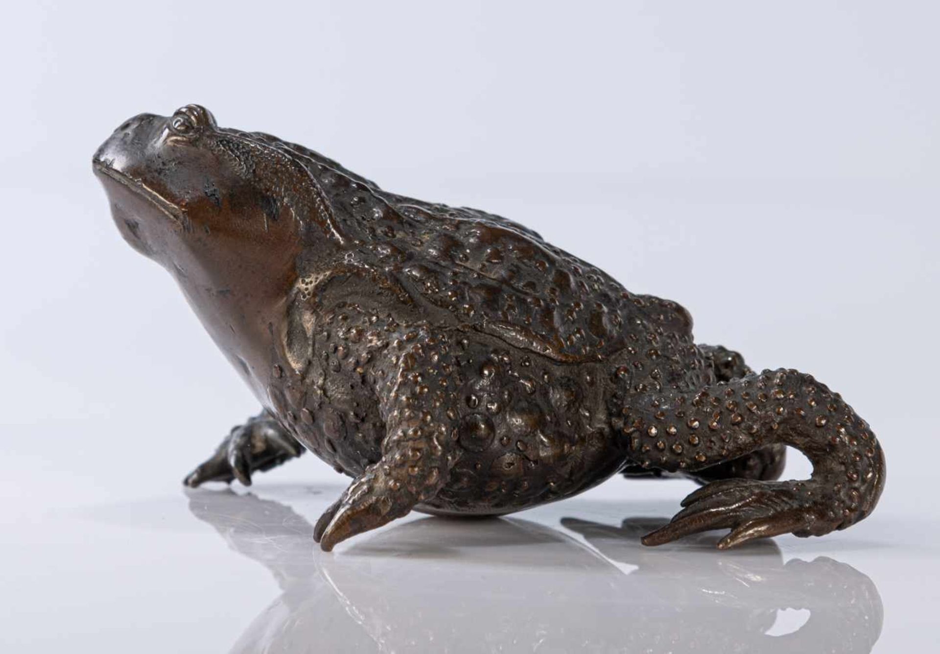 Okimono einer Kröte aus Bronze - Bild 4 aus 11