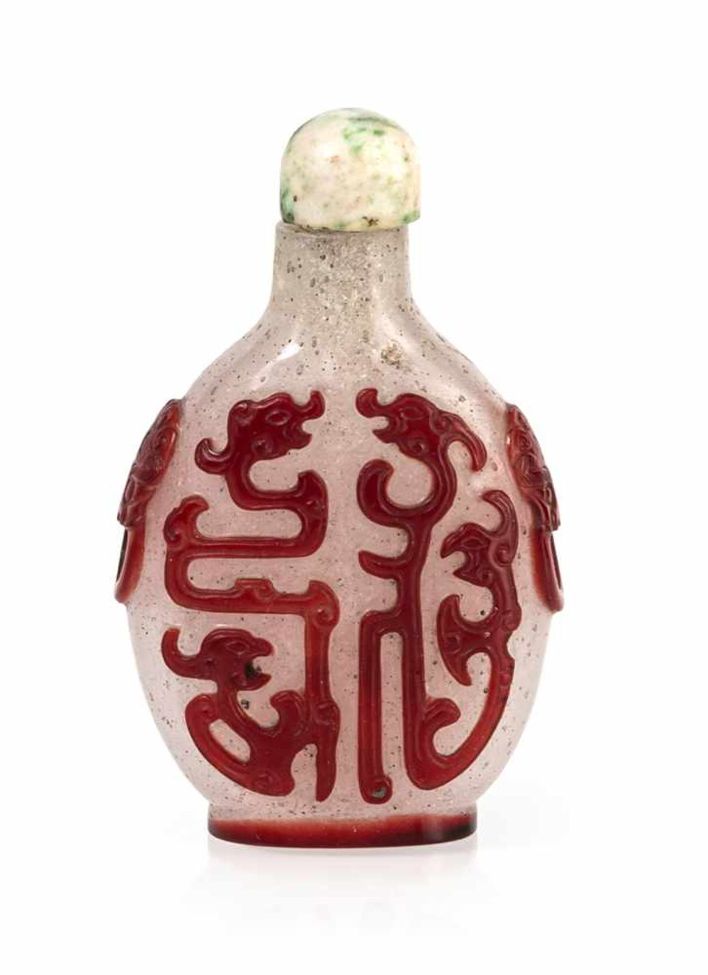 Snuffbottle aus Pekingglas mit rotem Überfang