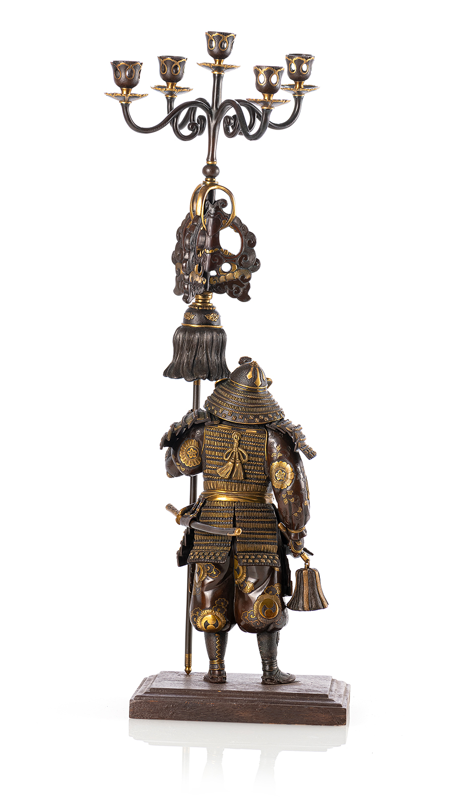 Stehender Samurai mit Candelabra aus Bronze, partiell feuervergoldet - Image 4 of 5