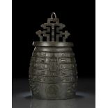 Schwere Glocke aus Bronze mit 'bagua'-Trigrammen