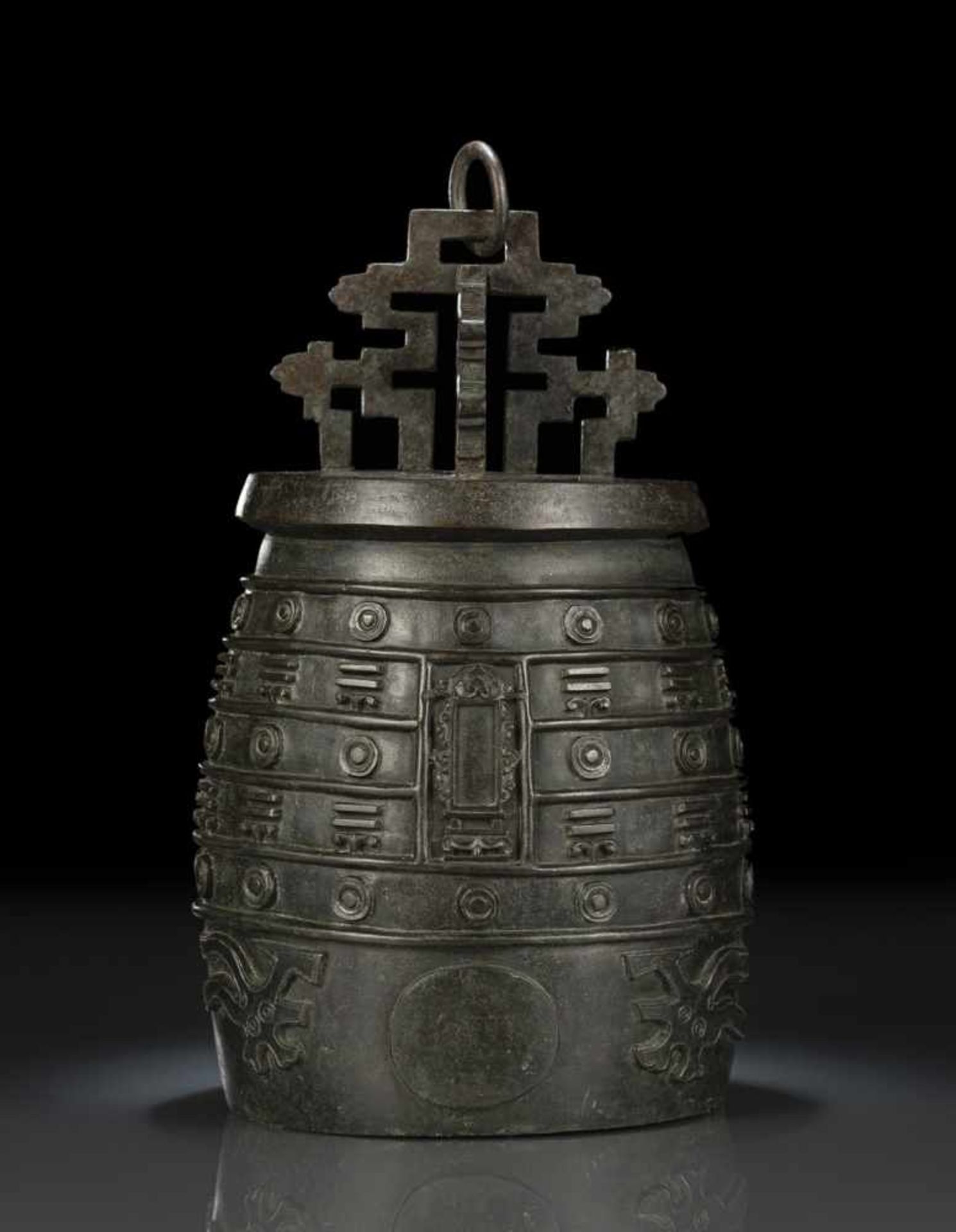 Schwere Glocke aus Bronze mit 'bagua'-Trigrammen