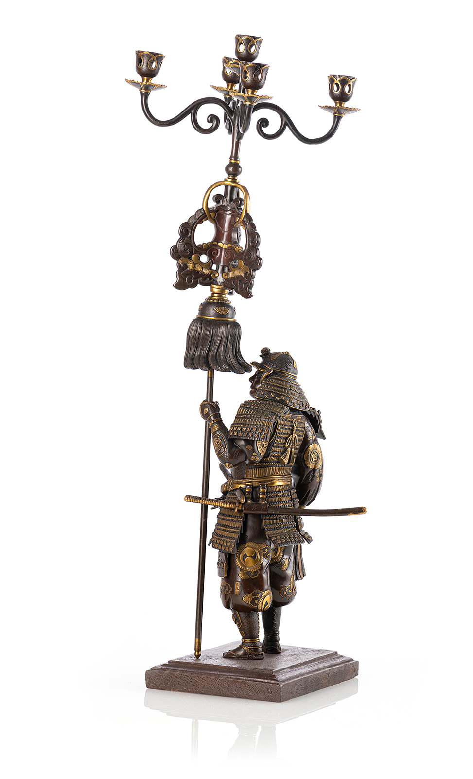 Stehender Samurai mit Candelabra aus Bronze, partiell feuervergoldet - Image 3 of 5