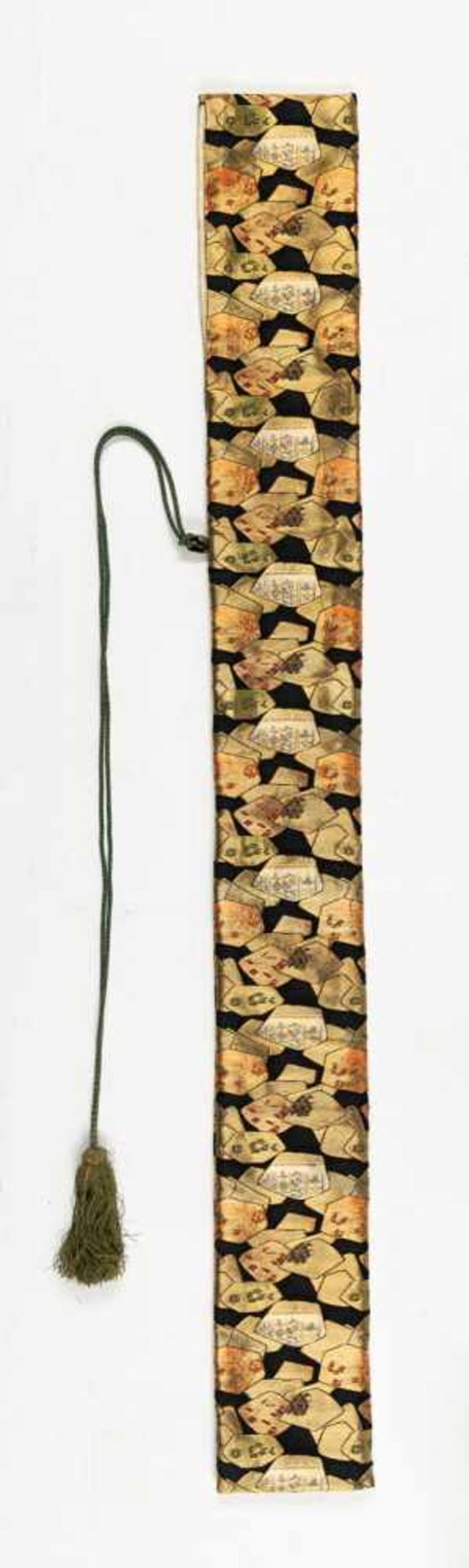 Drei Kimono mit Wappen, Schwerthülle, Hose teils in Seidenbrokat und Seide gearbeitet - Bild 15 aus 16
