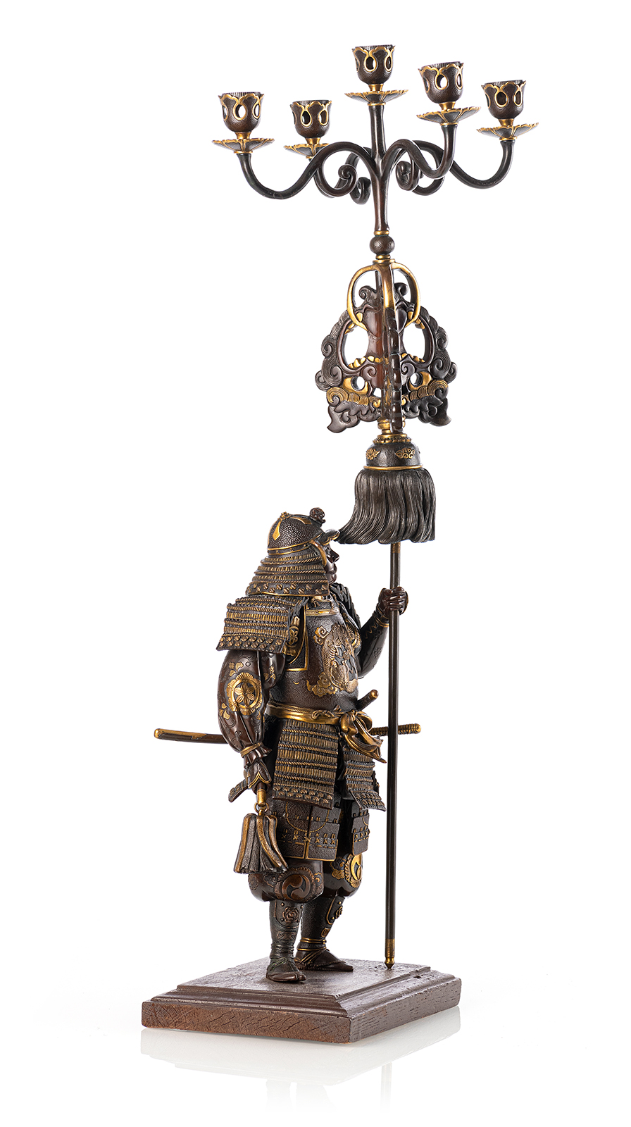 Stehender Samurai mit Candelabra aus Bronze, partiell feuervergoldet - Image 5 of 5
