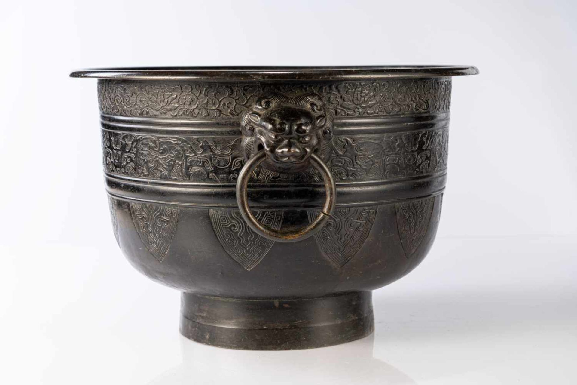 Cachepot aus Bronze im archaischen Stil und messingfarbener Weihrauchbrenner - Image 3 of 14