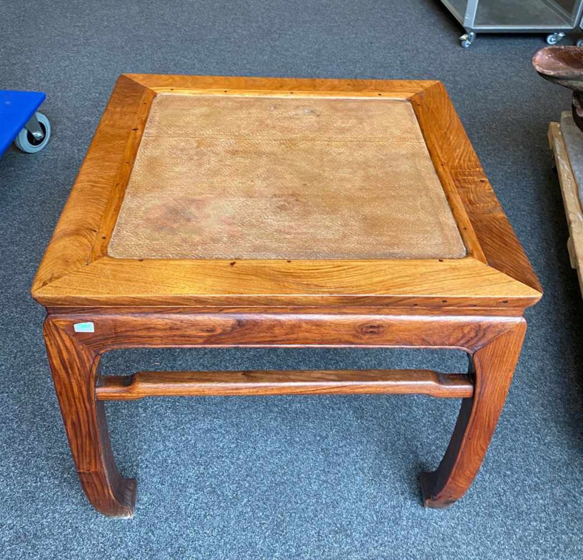 Hocker aus 'huanghuali' mit geflochtener Sitzfläche - Image 3 of 11