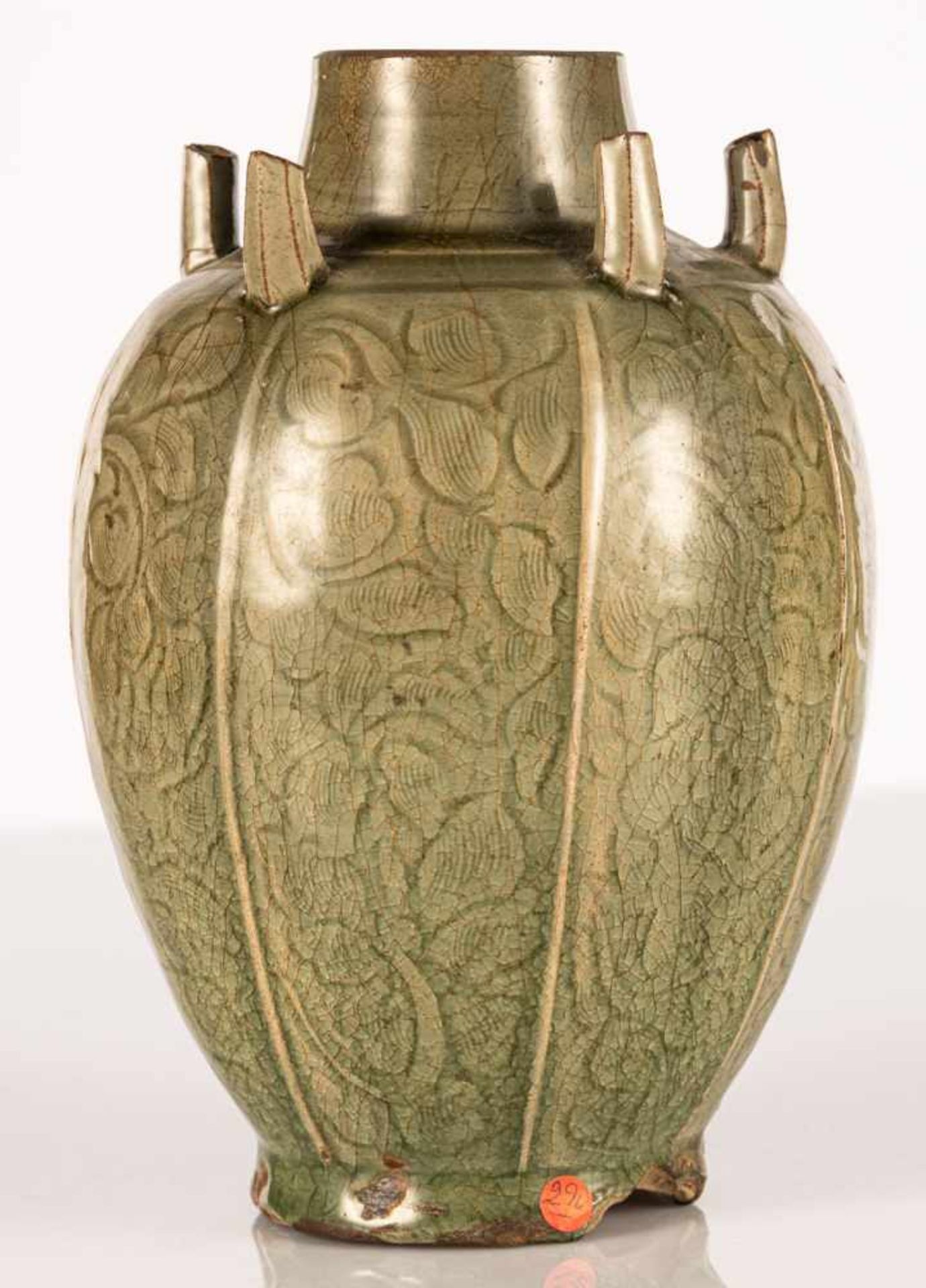 Seltene achtfach gelappte Vase mit fünf röhrenförmigen Auslässen, seladonfarben glasiert - Image 4 of 6