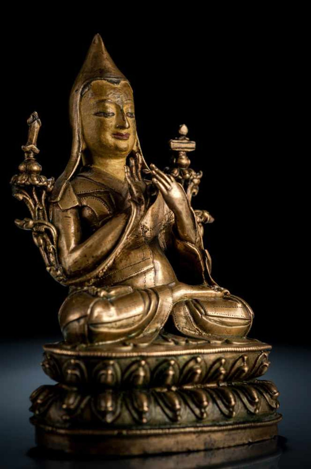 Feine Bronze des Tsongkhapa auf einem Lotos - Bild 2 aus 4