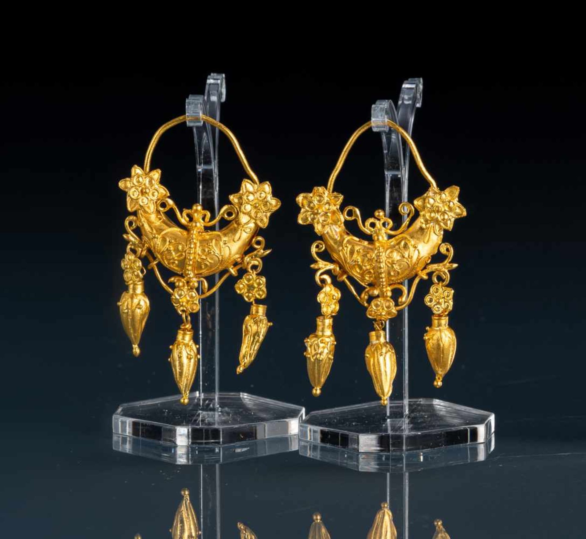 Paar Ohrringe im etruskischen Stil