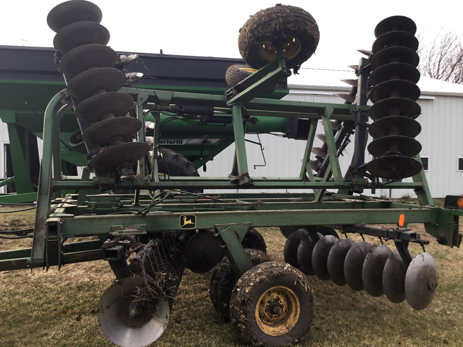 John Deere 230 Disc, Hydraulic Fold, 24 Ft., 9" Spacing,Rear Hitch & Hydraulics, Springtooth Harrow,