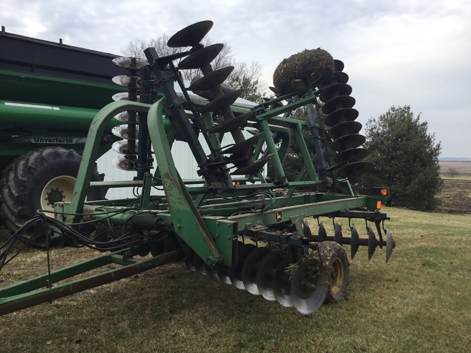 John Deere 230 Disc, Hydraulic Fold, 24 Ft., 9" Spacing,Rear Hitch & Hydraulics, Springtooth Harrow, - Image 7 of 10