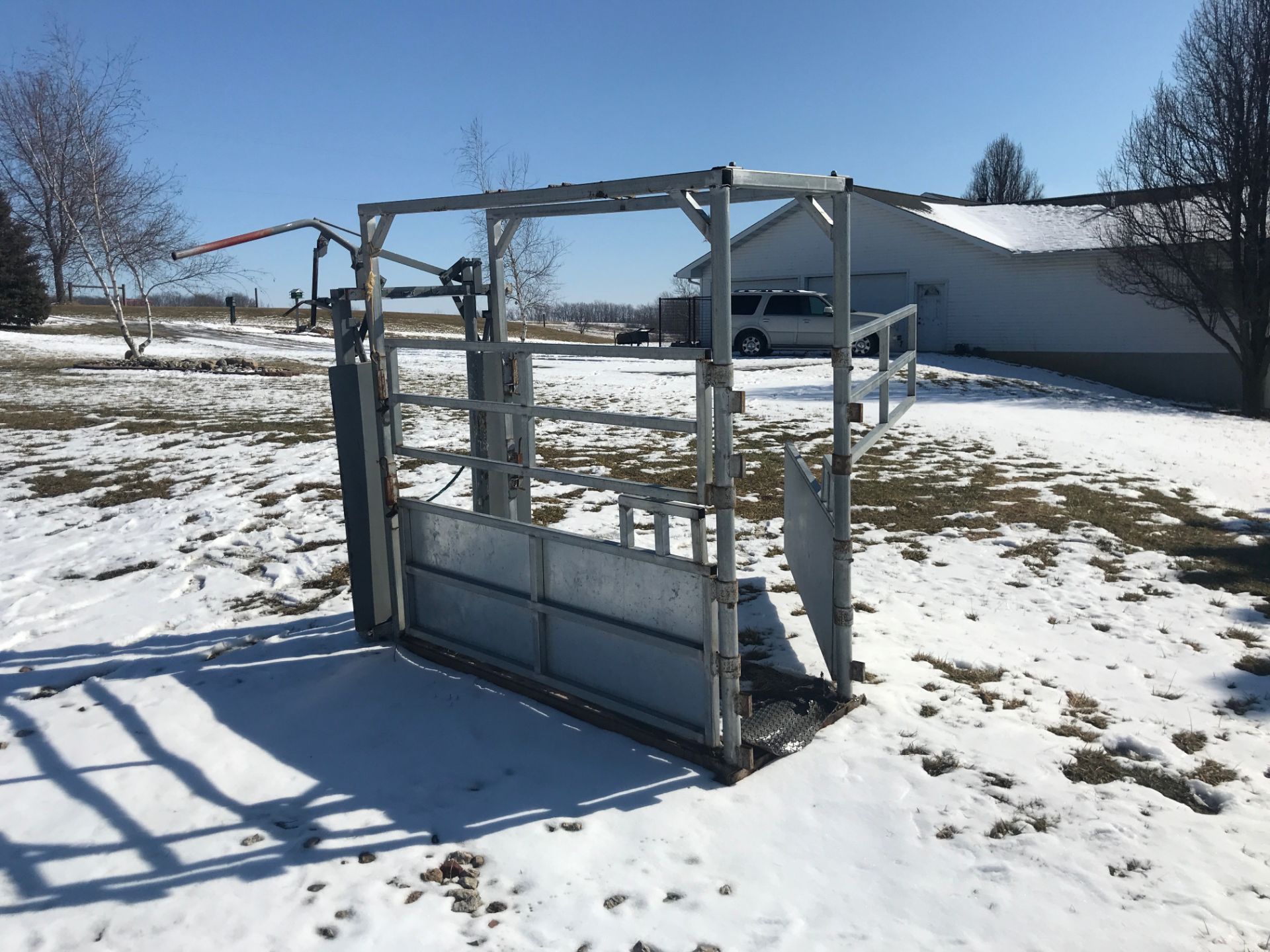 River Rode Cattle Chute, Manual Catch, Double Side Door, Wood Floor, (NICE CONDITION) - Image 2 of 4