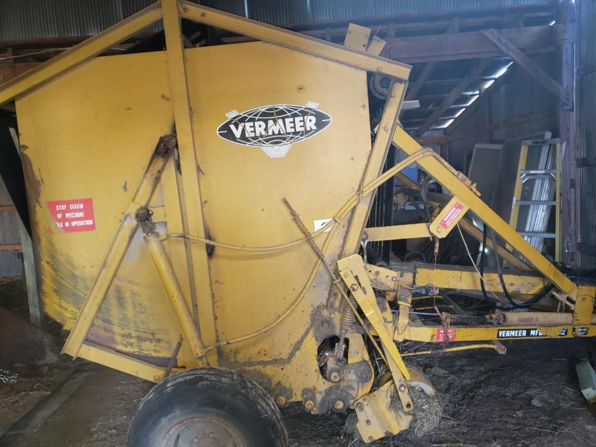 Vermeer 605D Round Baler, Belts, Manual Tie