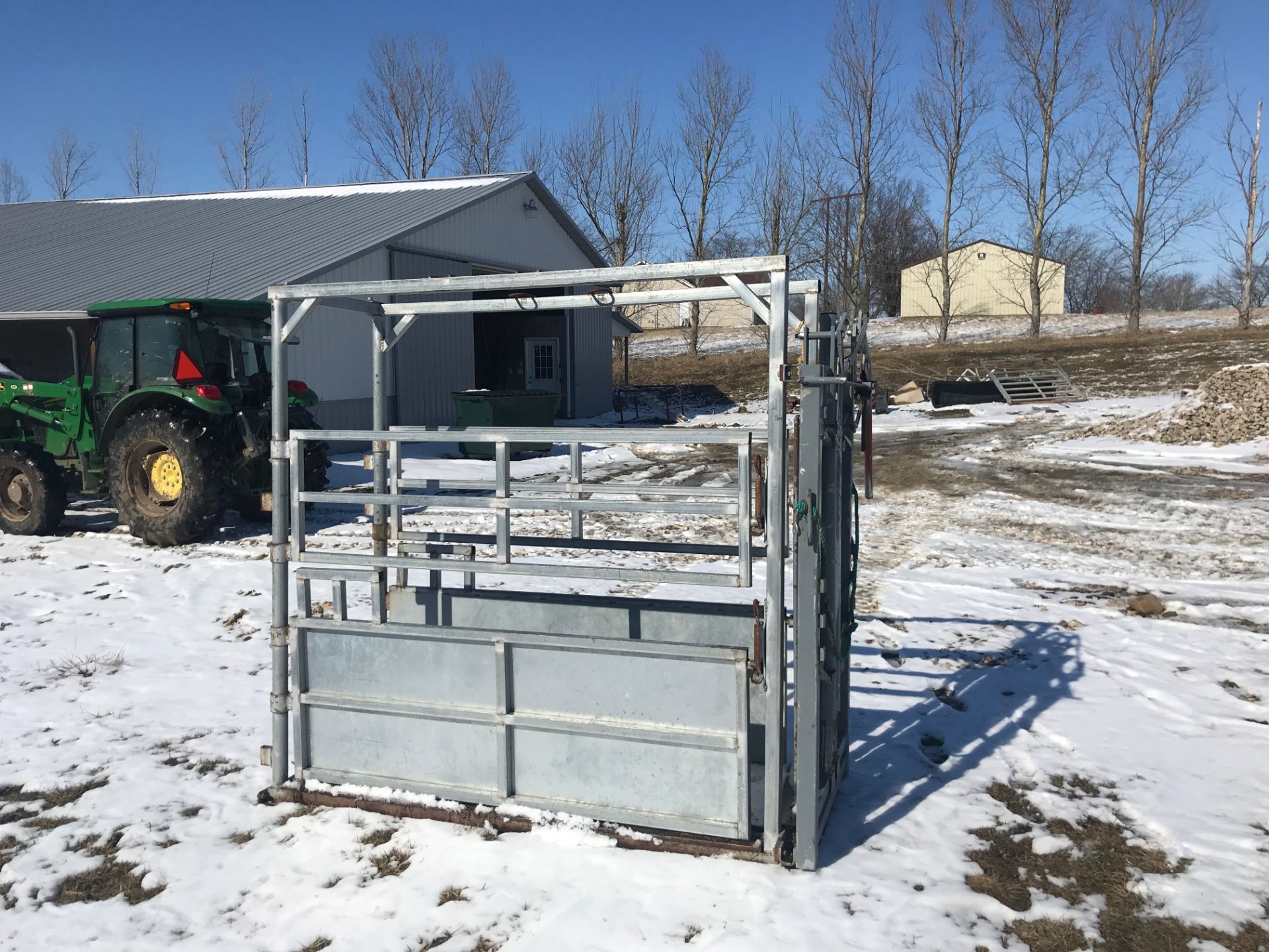 River Rode Cattle Chute, Manual Catch, Double Side Door, Wood Floor, (NICE CONDITION) - Image 3 of 4