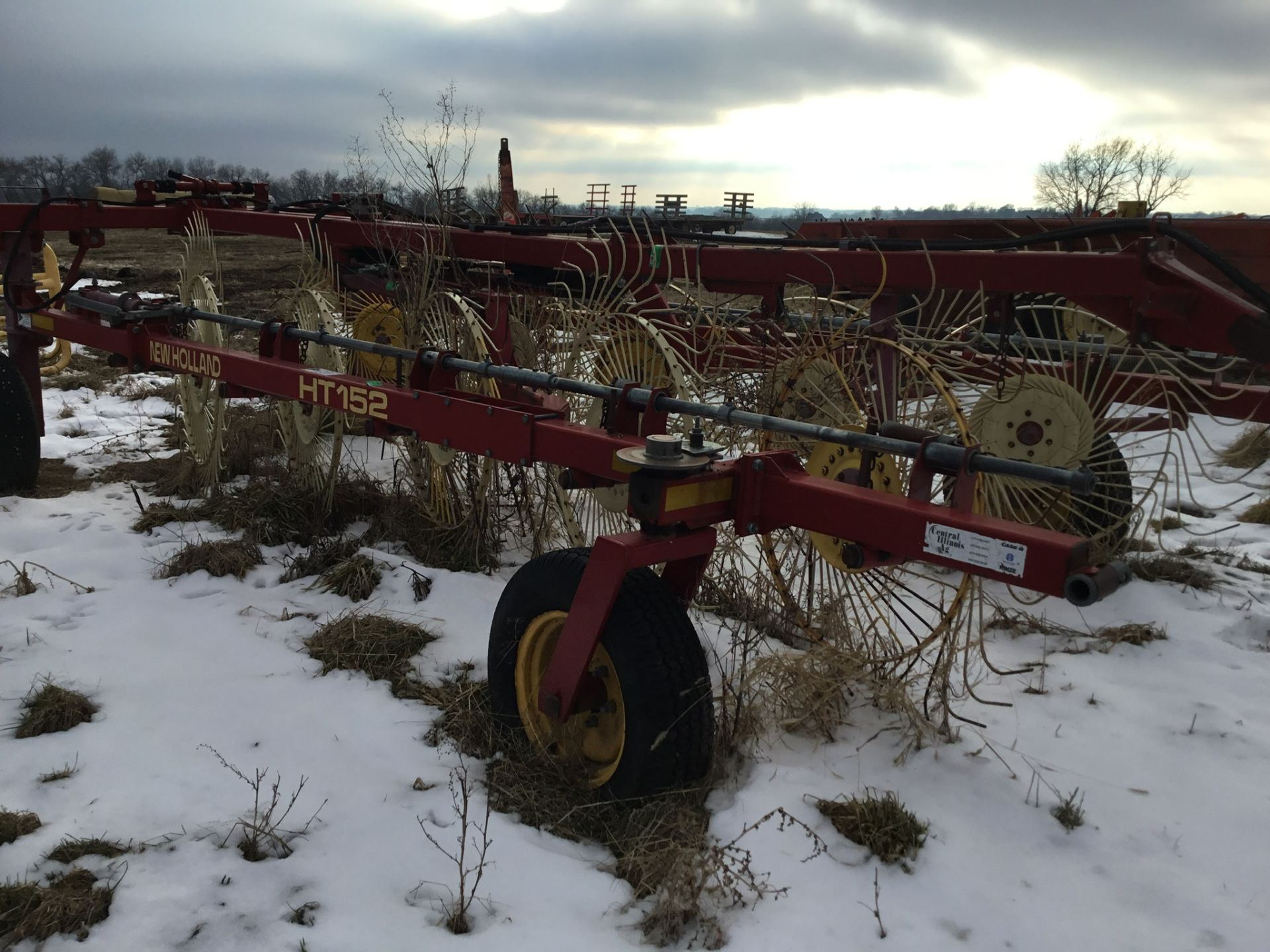 New Holland HT 152 10 Wheel Rake, Hydraulic Lift