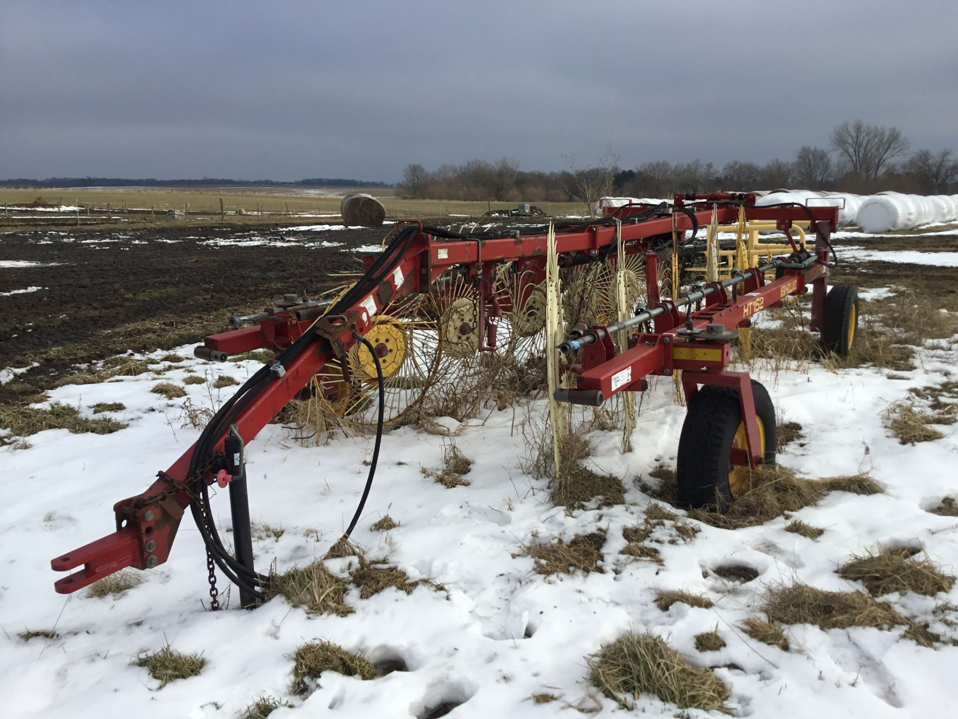 New Holland HT 152 10 Wheel Rake, Hydraulic Lift - Image 2 of 6