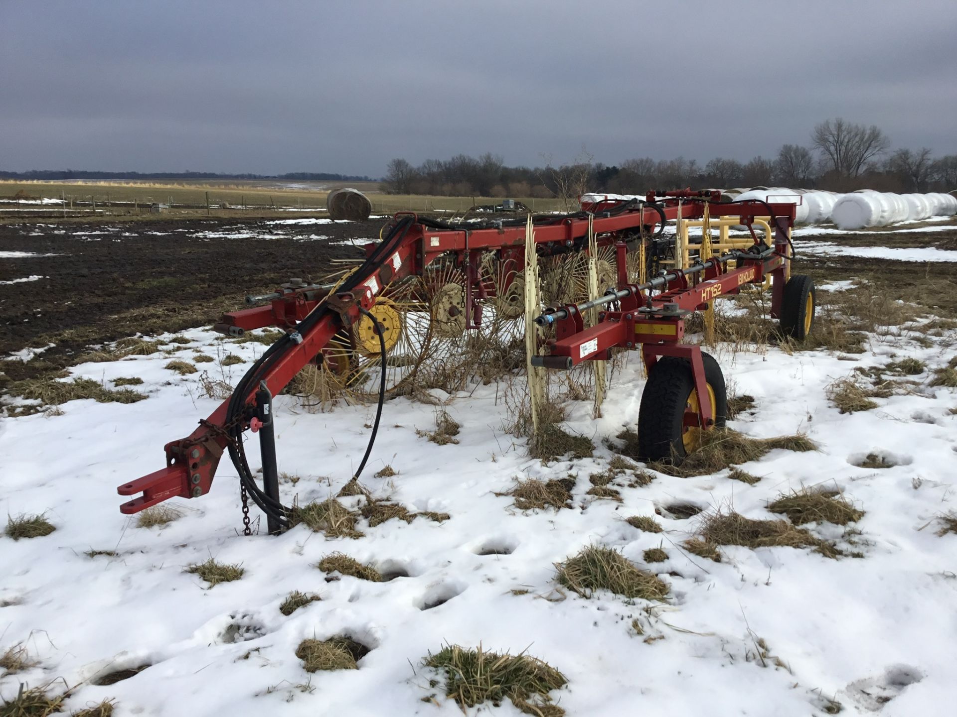 New Holland HT 152 10 Wheel Rake, Hydraulic Lift - Image 6 of 6