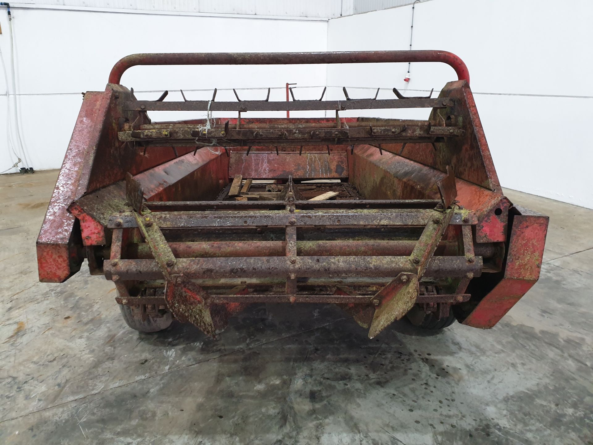 Massey Ferguson 35X with spreader - Image 10 of 14