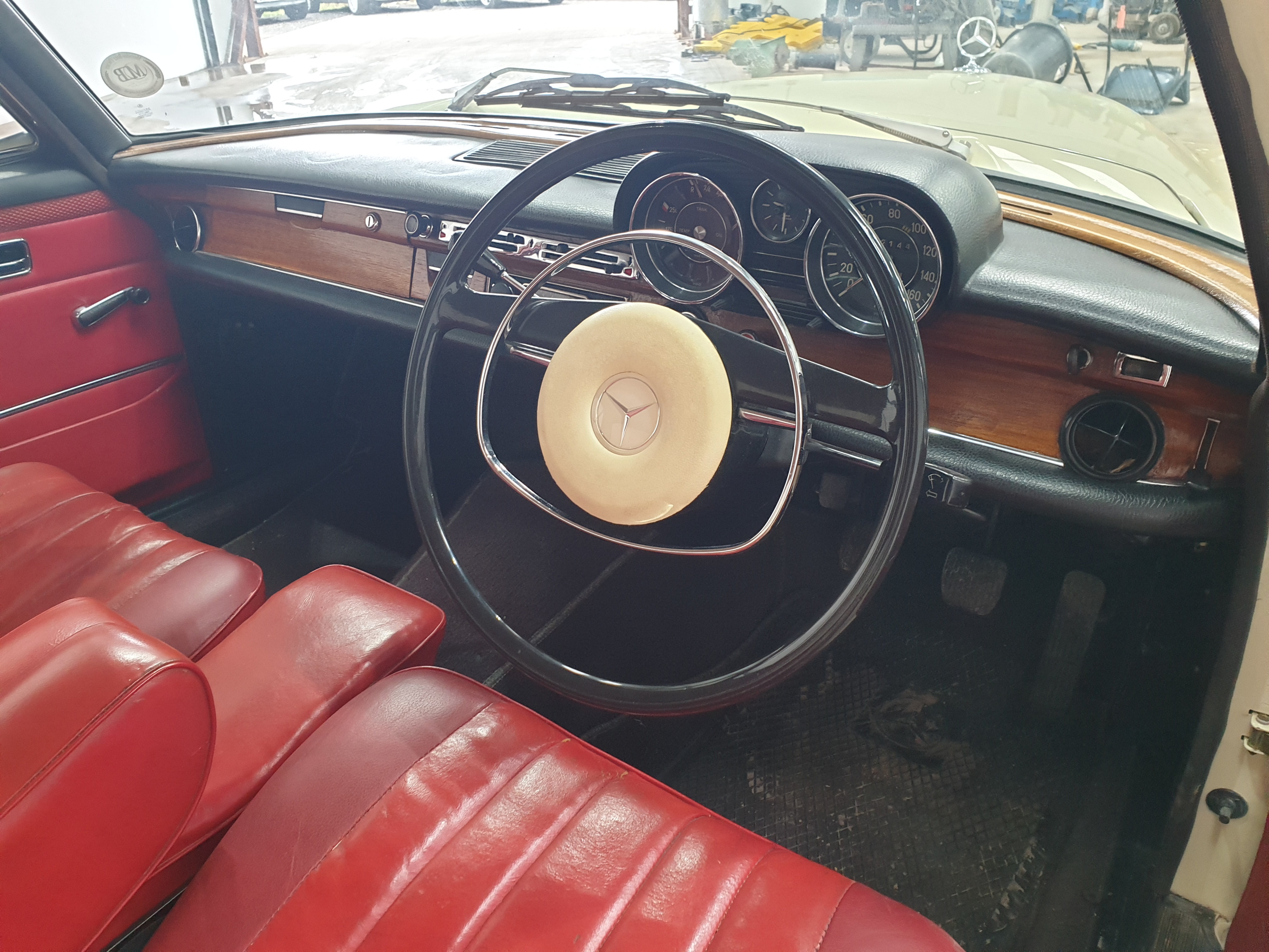 1970 Mercedes 280S - Image 12 of 17