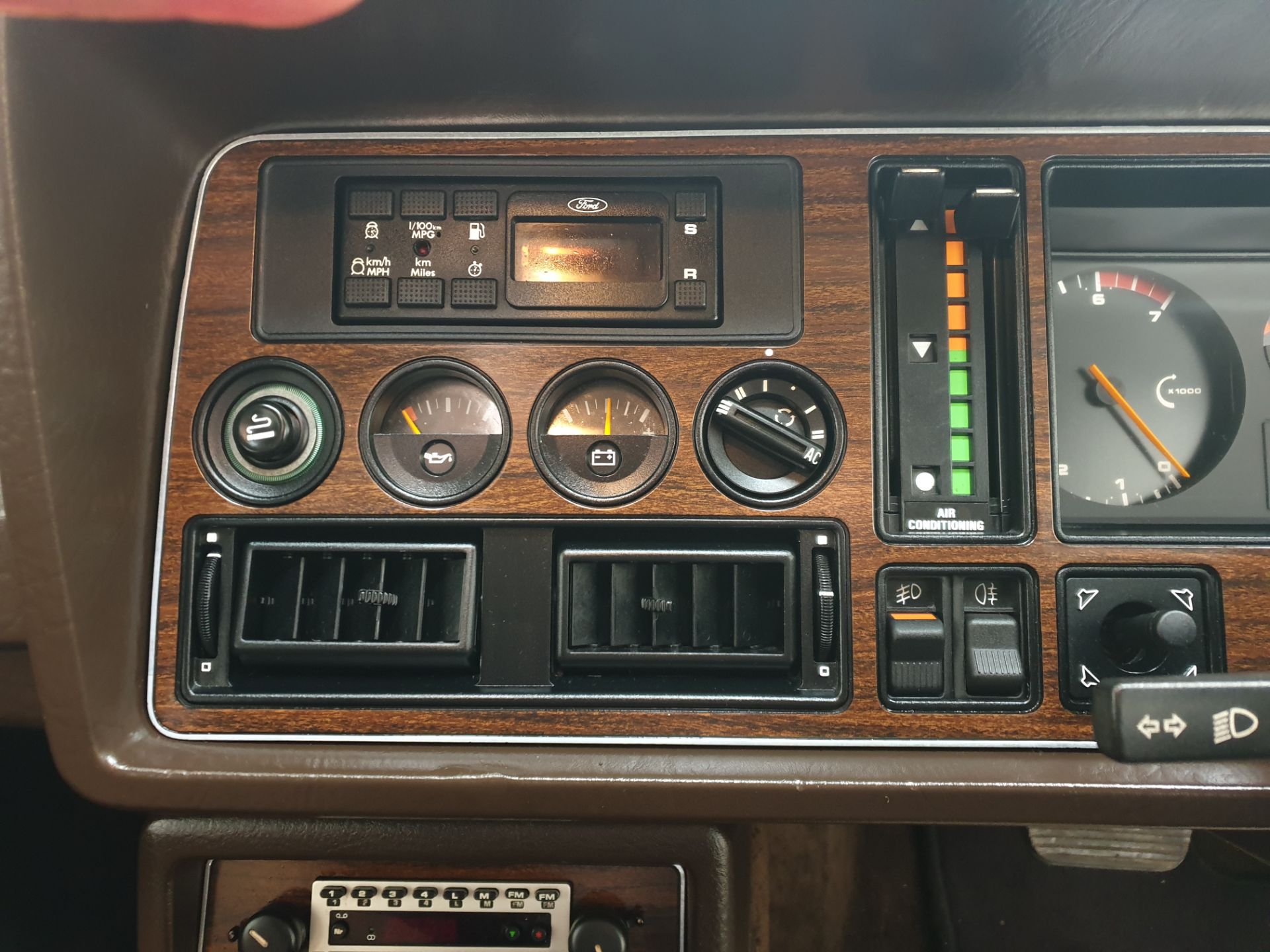 1984 Ford Granada 2.8i Ghia X Auto - Image 13 of 19