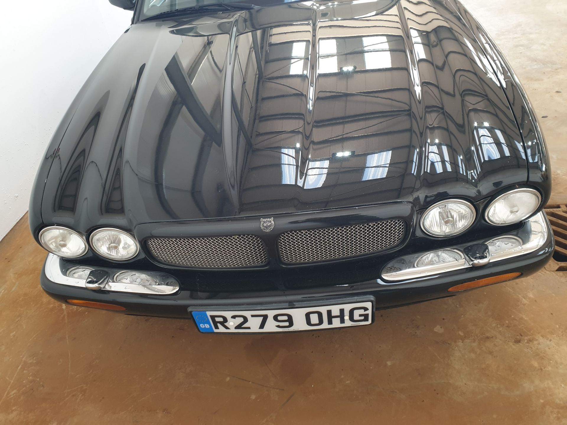 Jaguar XJR - Image 8 of 14
