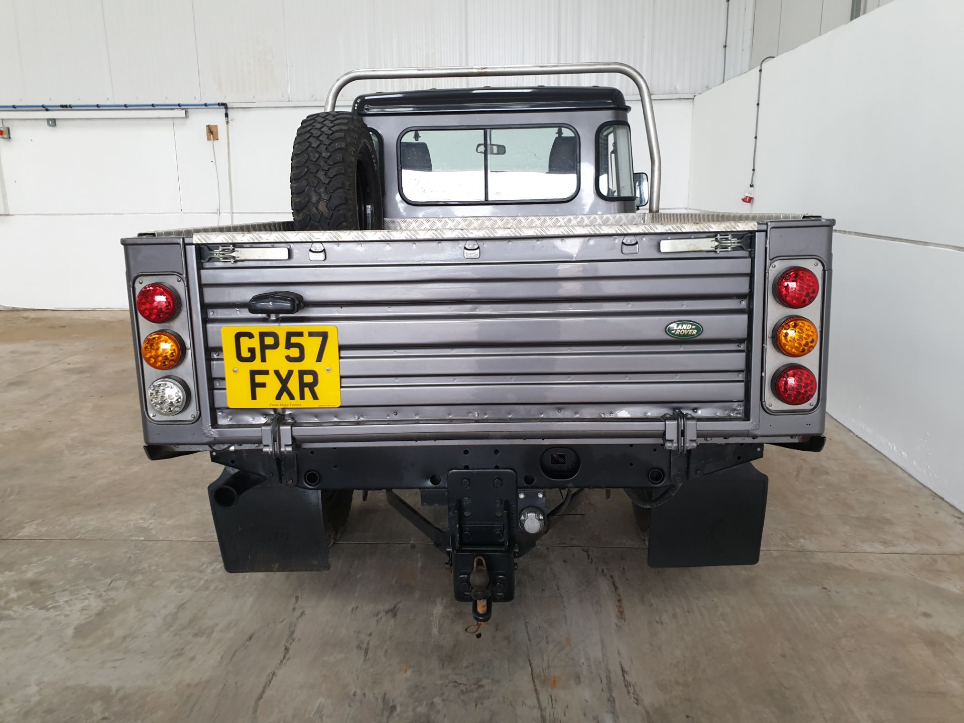 Land Rover Defender Pick Up - Image 5 of 13