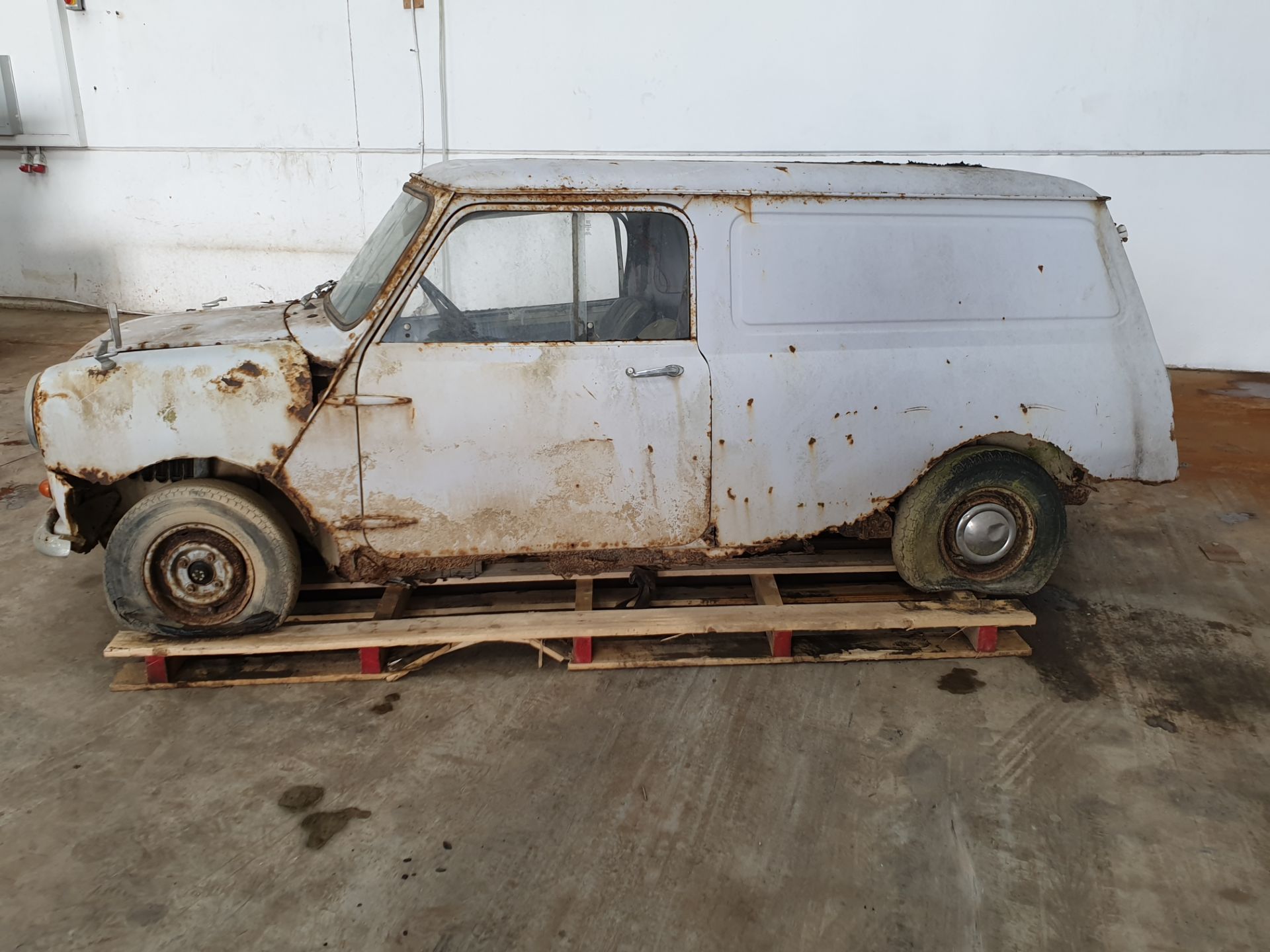 Mini Panel Van - Restoration project - Image 4 of 8