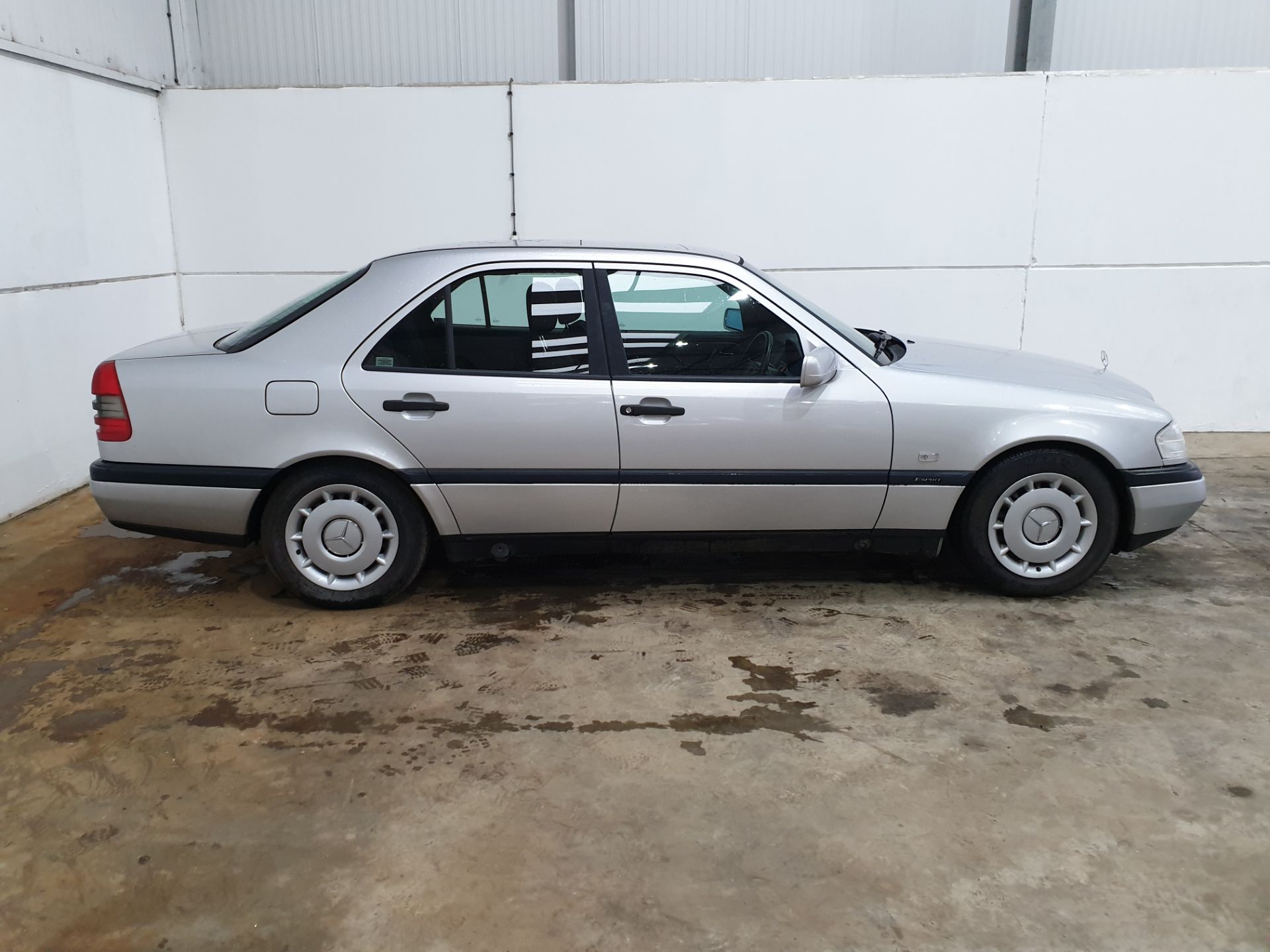 1996 Mercedes C180 - Image 2 of 13