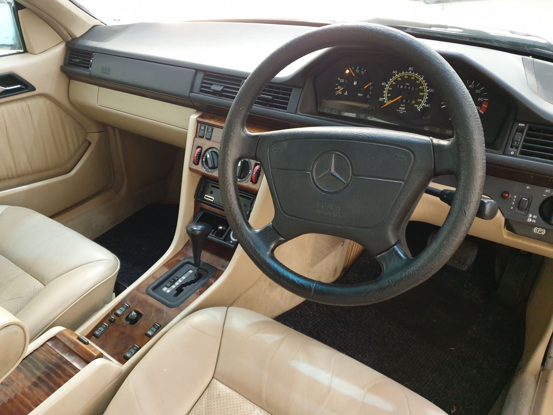 1995 Mercedes E220 Coupe - Image 10 of 12