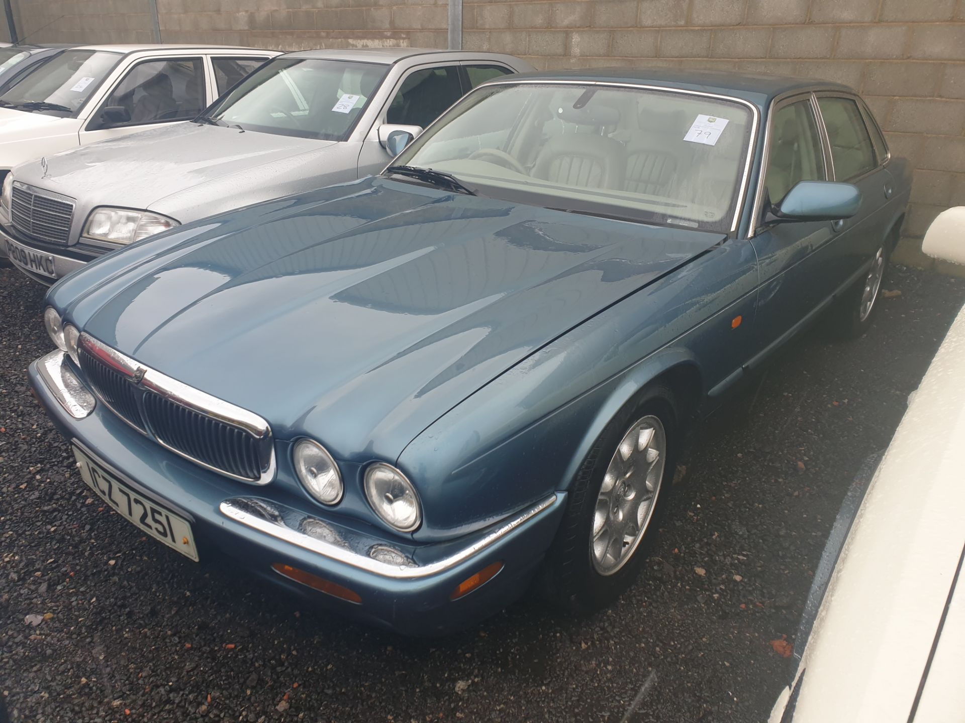 Jaguar XJ8 Auto - Image 2 of 5