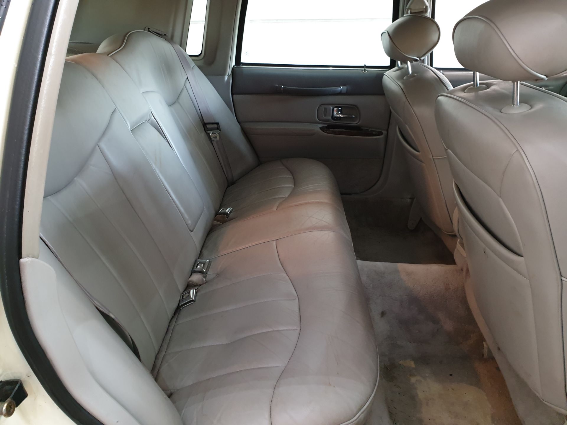 1999 Lincoln Town Car - Image 9 of 16