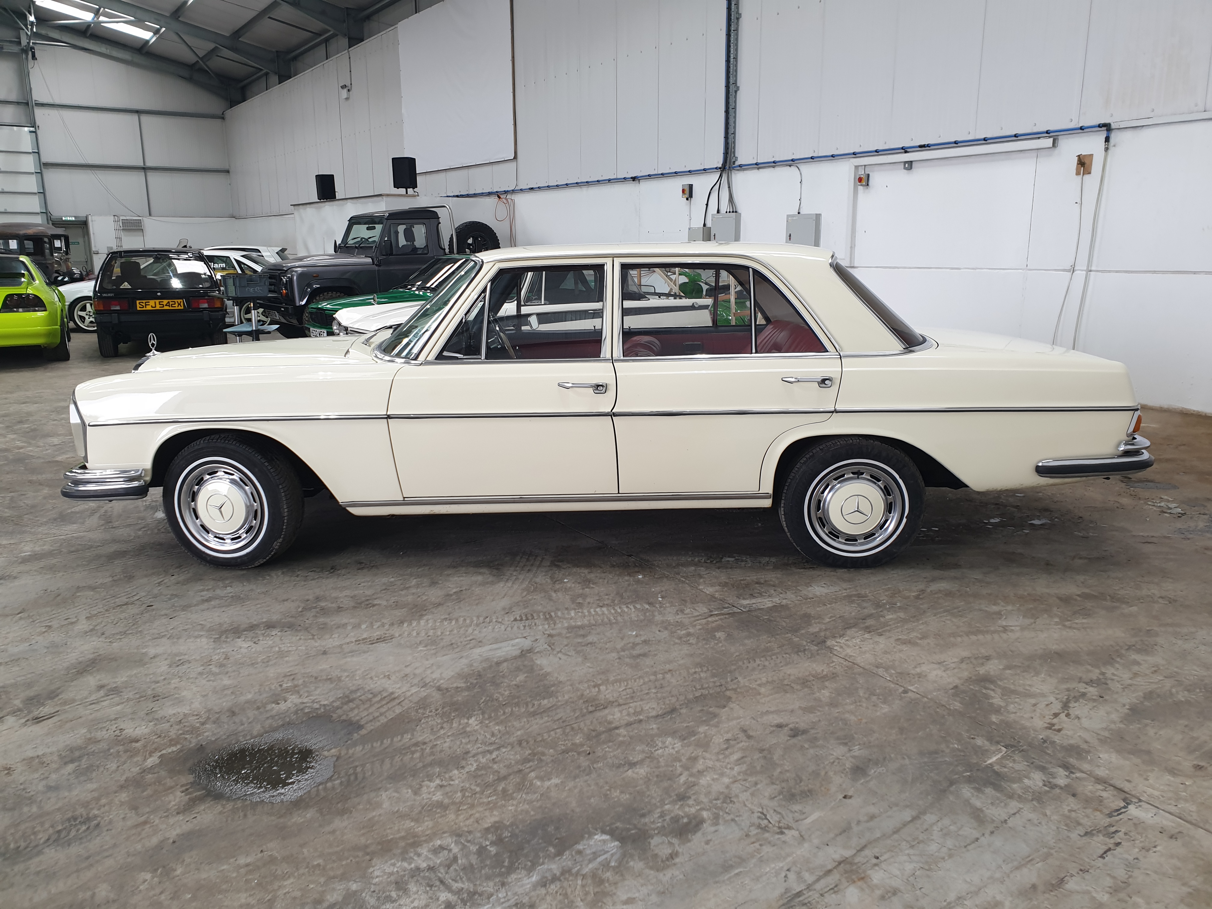 1970 Mercedes 280S - Image 7 of 17