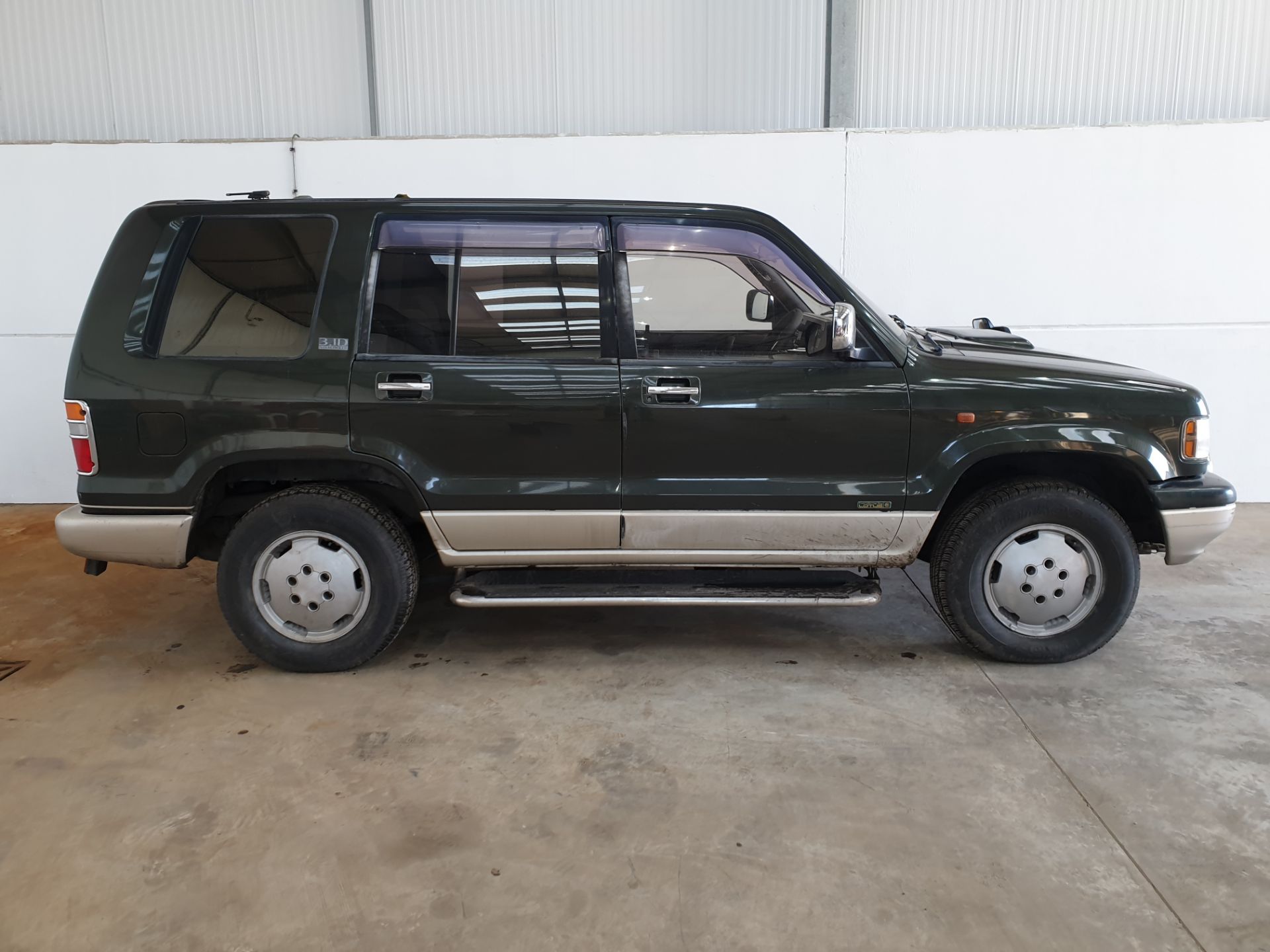 Isuzu Trooper Big Horn - Image 2 of 14