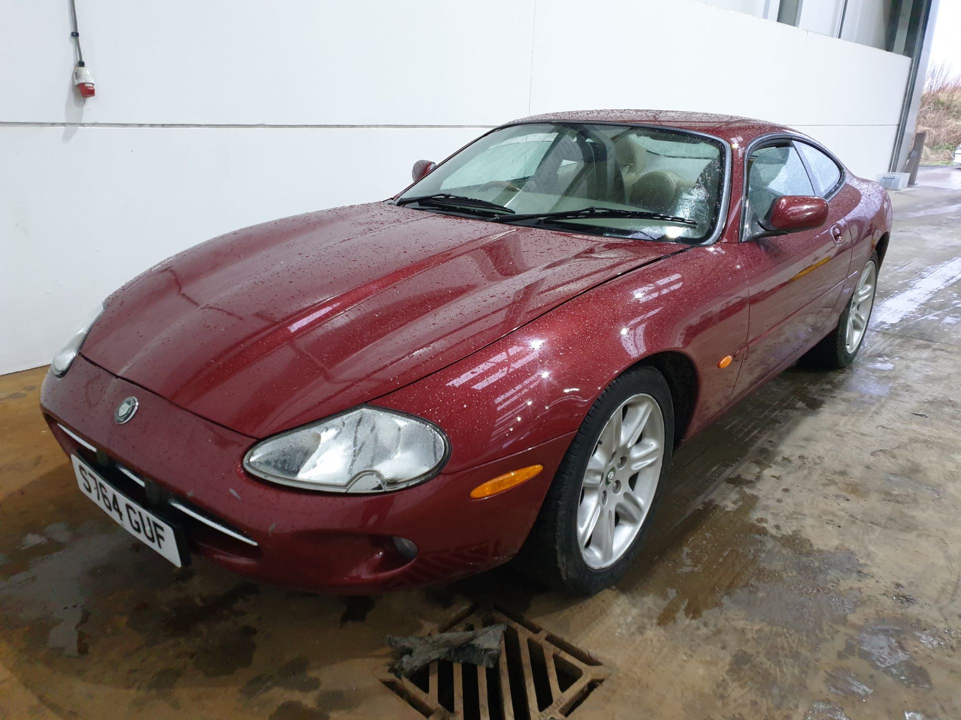 Jaguar XK8 Coupe - Image 7 of 12