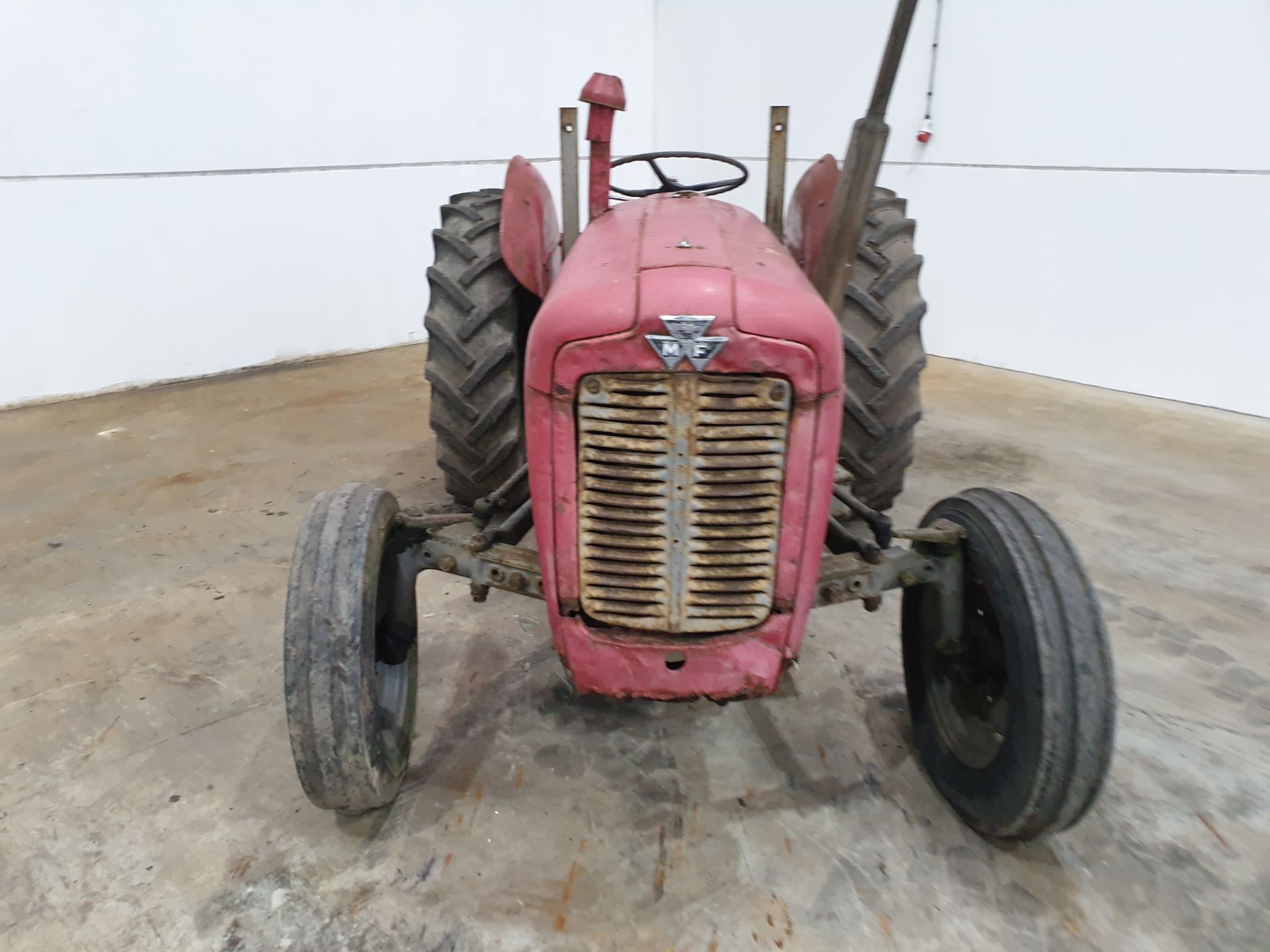 Massey Ferguson 35X with spreader - Image 9 of 14