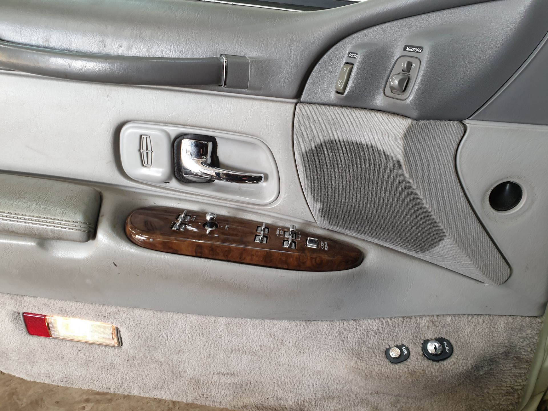 1999 Lincoln Town Car - Image 16 of 16